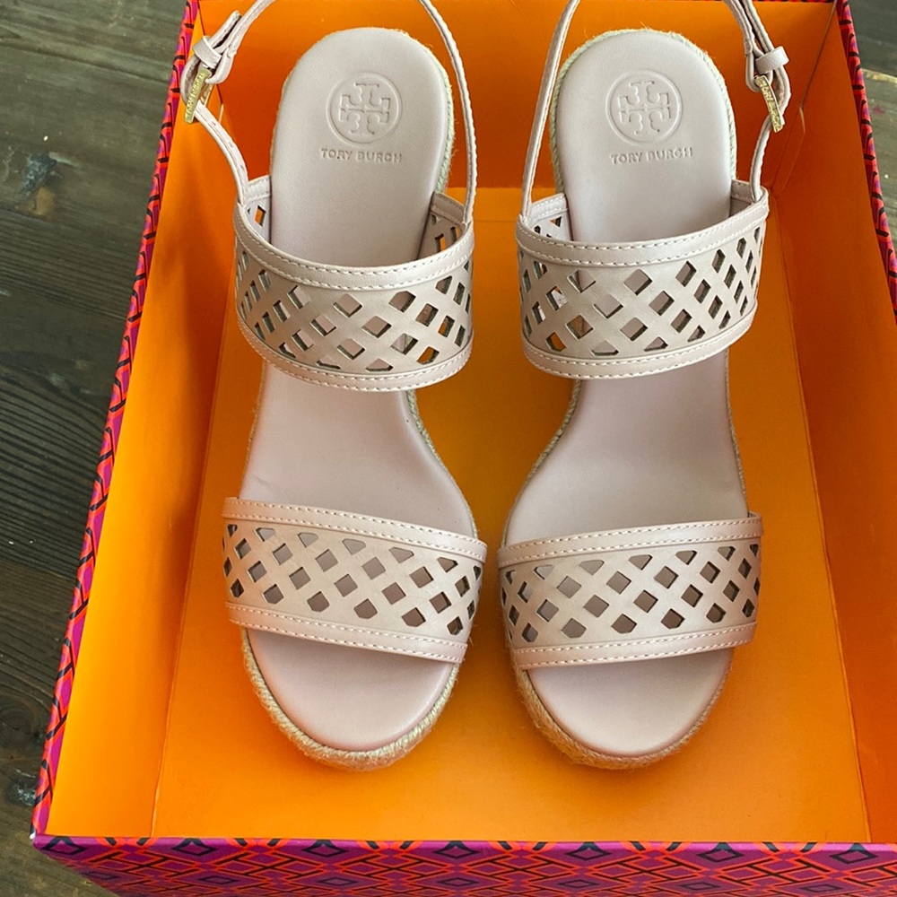 Never been worn Tory Burch Thatched Perf Wedge sz10